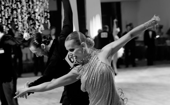 Europa On Sports Bar Dances